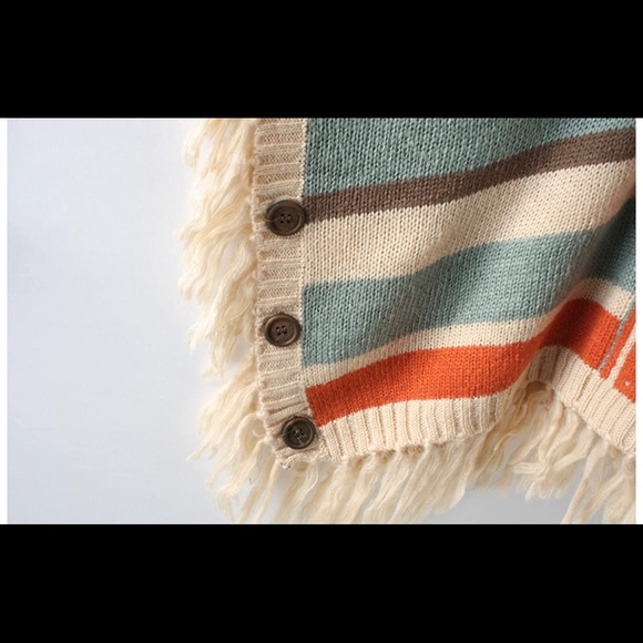 Oversized Batwing Sleeved Poncho - Picture 6 of 6